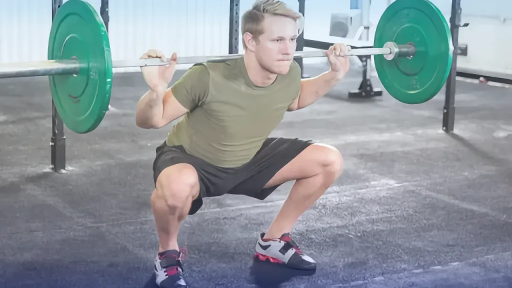 Man doing squats, for basic powerlifting protocol